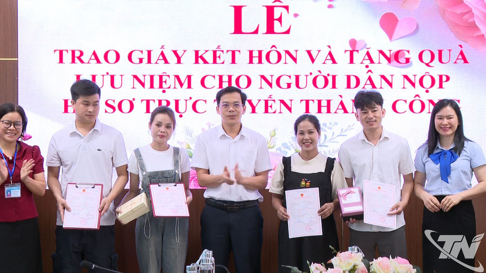 ផ្តល់វត្ថុអនុស្សាវរីយ៍ដល់អ្នកដែលដាក់ពាក្យសុំតាមអ៊ីនធឺណិតដោយជោគជ័យ