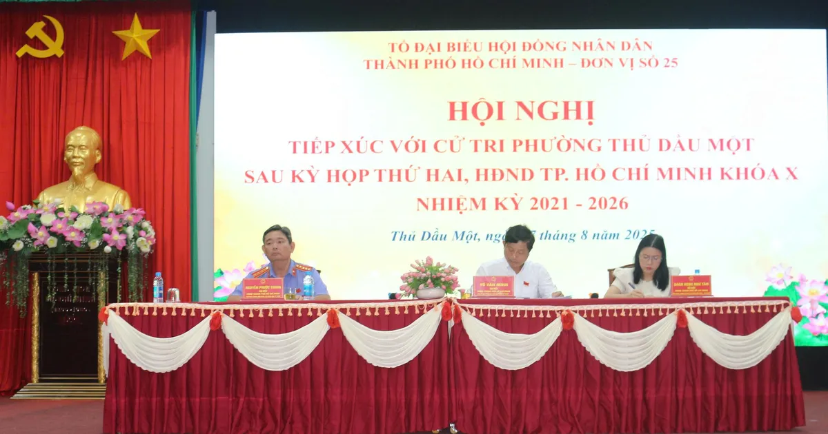 Chủ tịch HĐND TPHCM tiếp xúc cử tri phường Phú Lợi và phường Thủ Dầu Một