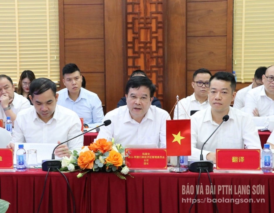 Lãnh đạo Ban Quản lý Khu Kinh tế cửa khẩu Đồng Đăng - Lạng Sơn phát biểu tại buổi hội đàm