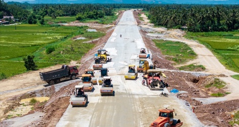 Quang Ngai Chairman requests that Quang Ngai - Hoai Nhon expressway be opened by August 30