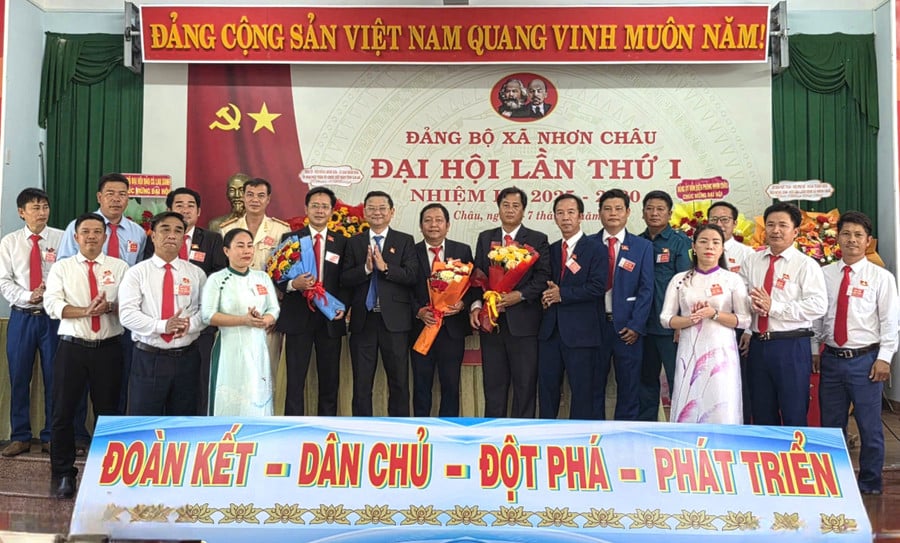 3ra-mat-ban-chap-hanh-dang-bo-xa-nhon-chau-khoa-i-nhiem-ky-2025-2030-anh-hong-thuong.jpg