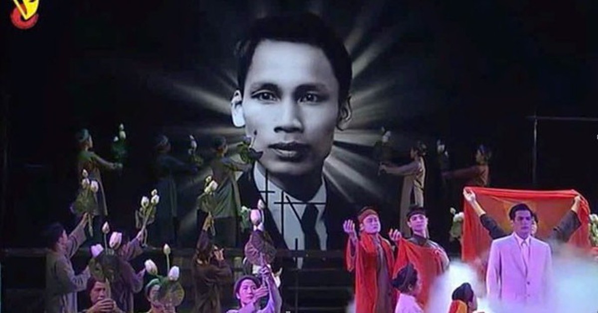 President Ho Chi Minh's path 'from Viet Bac to Hanoi' to the cai luong stage