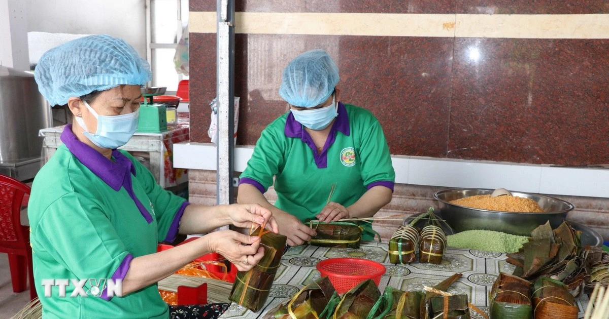 Bánh tét Trà Cuôn: Đặc sản “vượt lũy tre làng” vươn xa thị trường