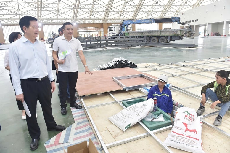 Thi công liên tục 24/7 để đảm bảo tiến độ Triển lãm thành tựu Đất nước nhân dịp kỷ niệm 80 năm Ngày Quốc khánh - Ảnh 4.
