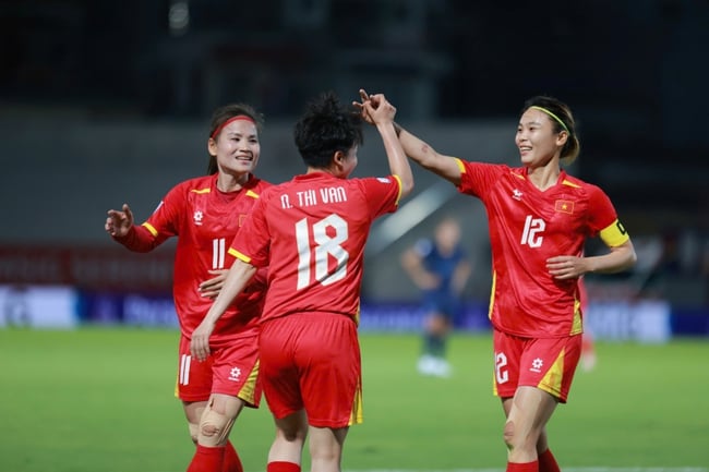 Tuyển nữ Việt Nam thắng đậm trận ra quân tại AFF Cup 2025 - Ảnh 1.