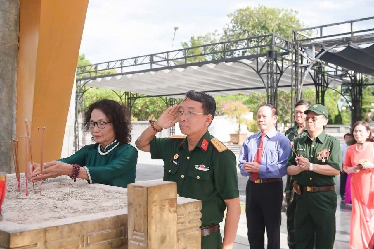 dang-huong-quang-tri.jpg