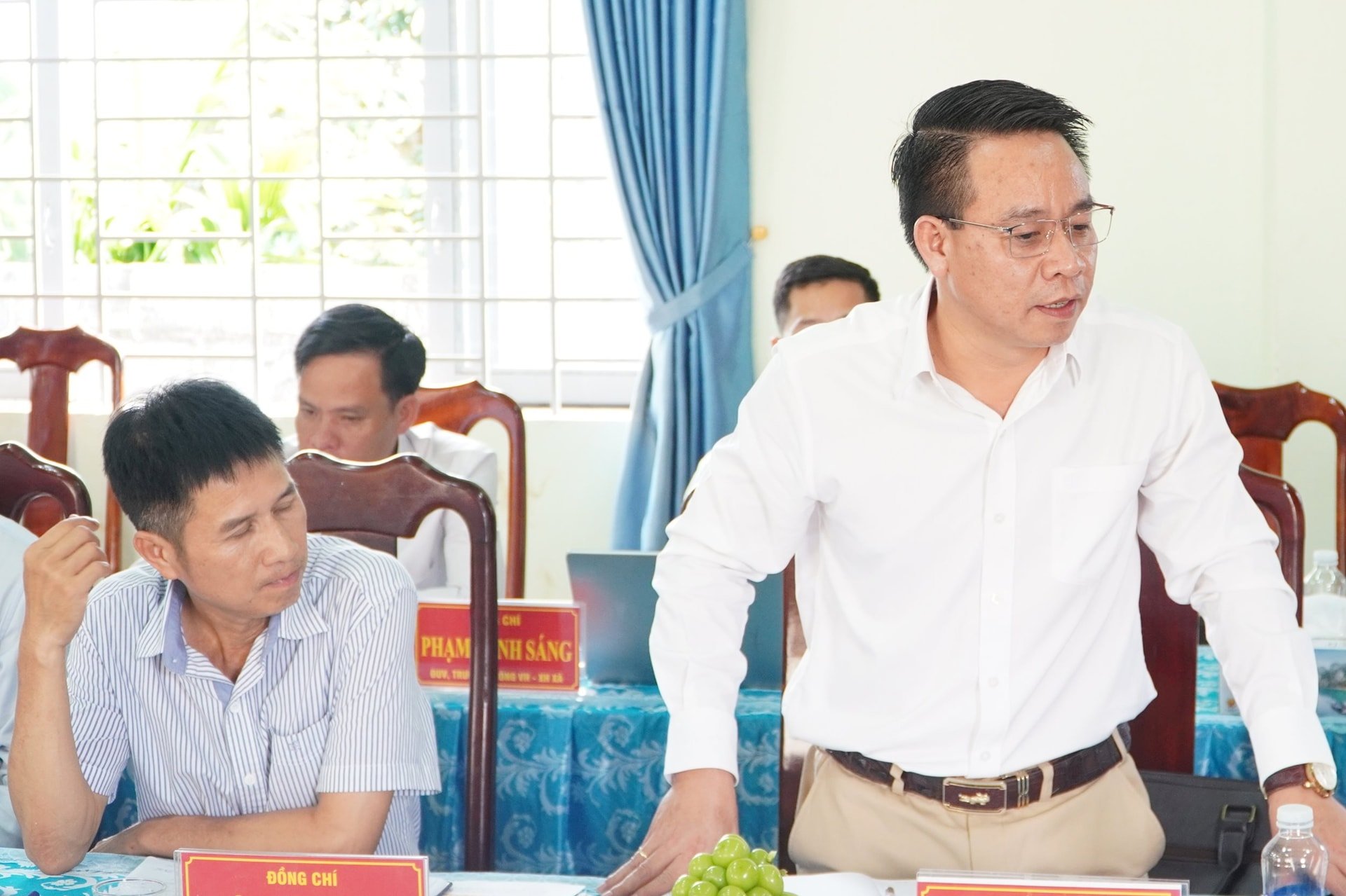 Phó Chủ tịch UBND xã Đắk Mil Tạ Thanh Quyền đề nghị tỉnh có chính sách hỗ trợ cán bộ cấp xã đi làm việc tại địa bàn mới để yên tâm công tác