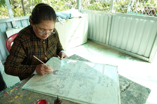 Níu giữ nghề xưa: Nghệ nhân cuối cùng vẽ tranh kiếng của đồng bào Khmer  - Ảnh 4.