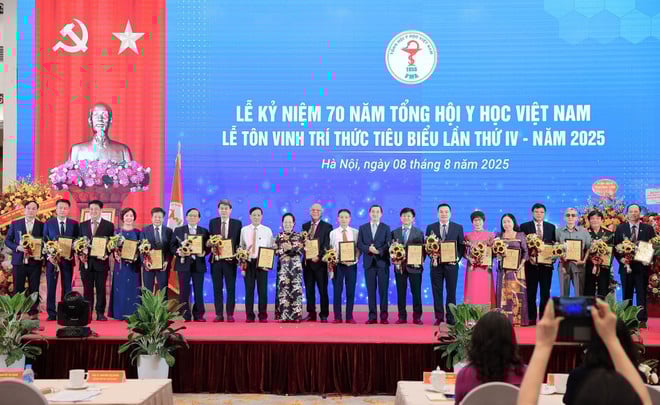 vna-potal-le-ky-niem-70-nam-tong-hoi-y-hoc-viet-nam-8198147.jpg