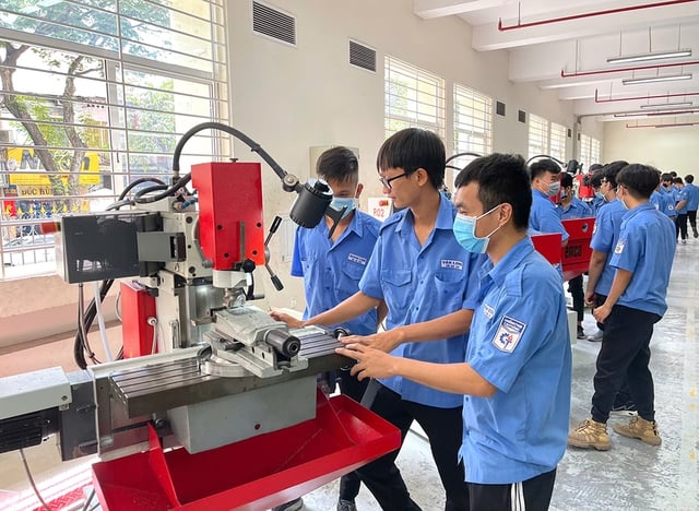 Trường cao đẳng hồi hộp chờ nguyện vọng thí sinh trong mùa tuyển sinh cao đẳng 2025 - Ảnh 1.