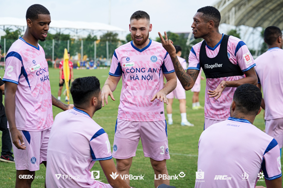 V-League 2025-2026: Nhiều ngoại binh, cầu thủ Việt kiều góp mặt - Ảnh 1.
