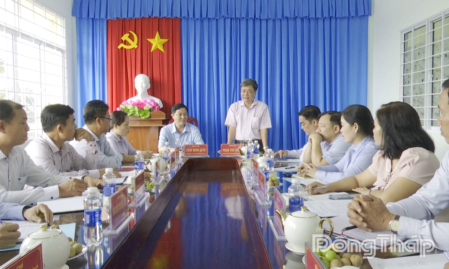 Comrade Pham Van Chuan delivered a concluding speech at the meeting.