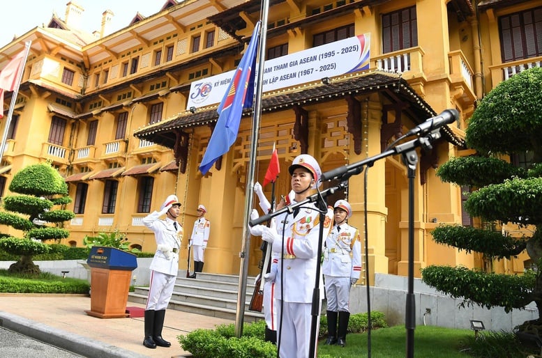 Lễ thượng cờ kỷ niệm 58 năm thành lập ASEAN- Ảnh 2.