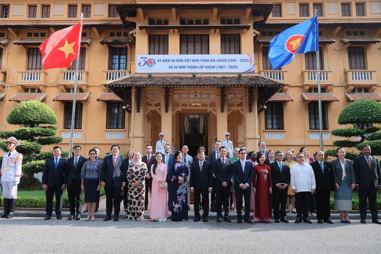 Lễ thượng cờ kỷ niệm 58 năm thành lập ASEAN- Ảnh 5.