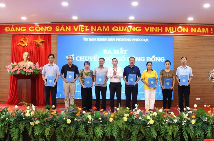 Phường Phúc Lợi phát động Chiến dịch “45 ngày đêm ra quân hỗ trợ chuyển đổi số”- Ảnh 3.