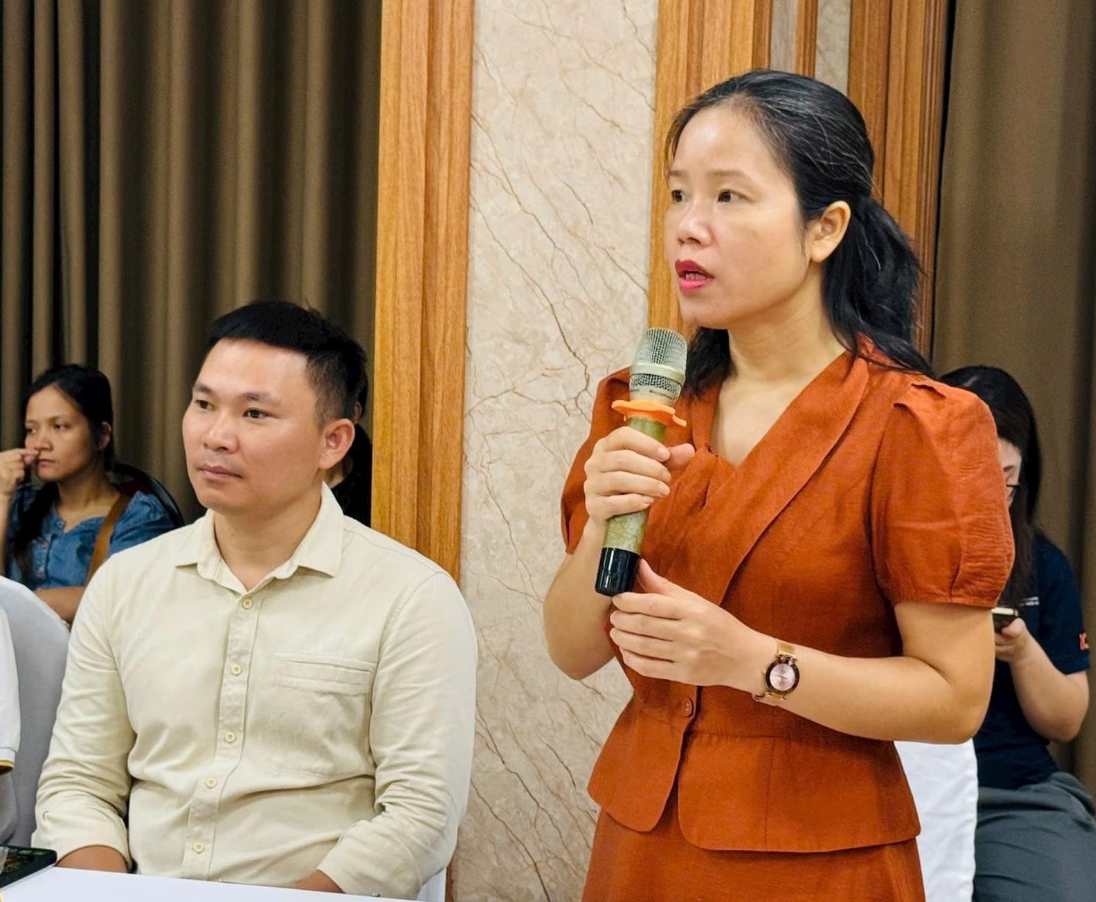 1-ba-nguyen-thanh-thuy.jpg