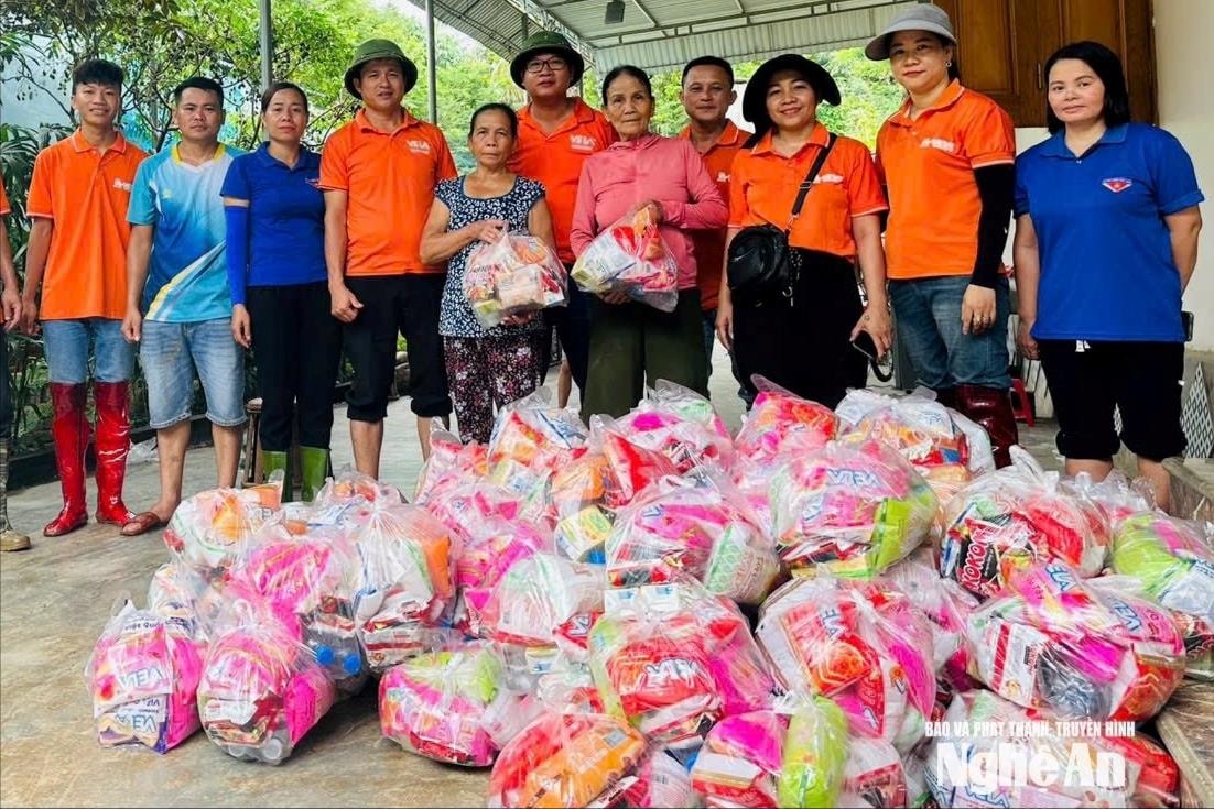 ម៉ាក VELA - ផ្សព្វផ្សាយសេចក្តីស្រឡាញ់នៅតំបន់ភាគខាងលិចនៃខេត្ត Nghe An
