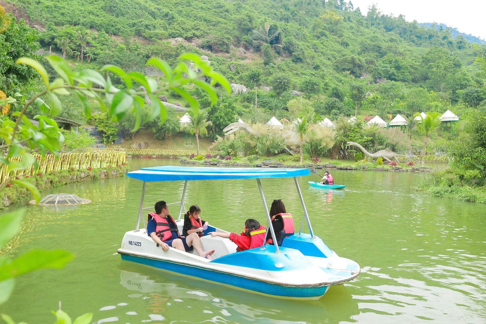 Công viên suối khoáng nóng Núi Thần Tài. Ảnh: XUA