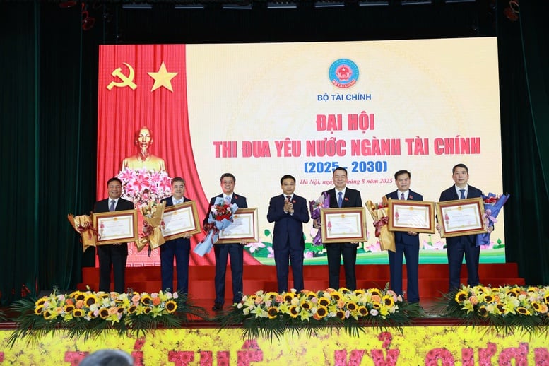Giai đoạn mới, động lực mới: Thi đua yêu nước nâng tầm ngành tài chính- Ảnh 2.