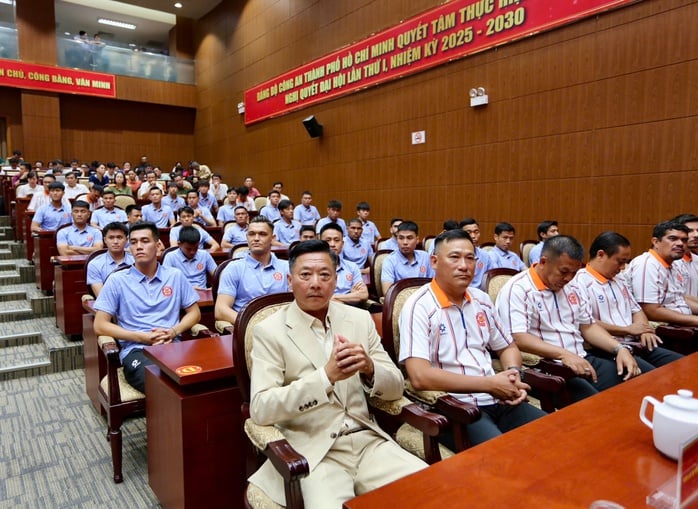CLB Công an TP HCM ra quân hoành tráng trước mùa giải mới - Ảnh 2.