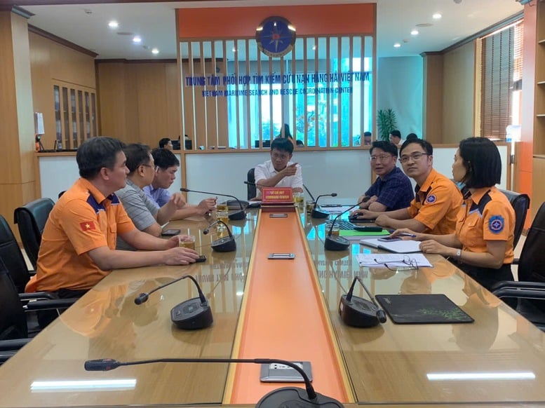 Khẩn cấp cứu nạn thành công 20 thuyền viên tàu chở dầu gần 8000 tấn của Việt Nam bị cháy- Ảnh 2.