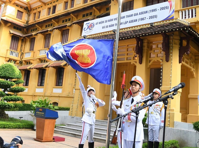 Lễ thượng cờ kỷ niệm 58 năm thành lập ASEAN- Ảnh 1.