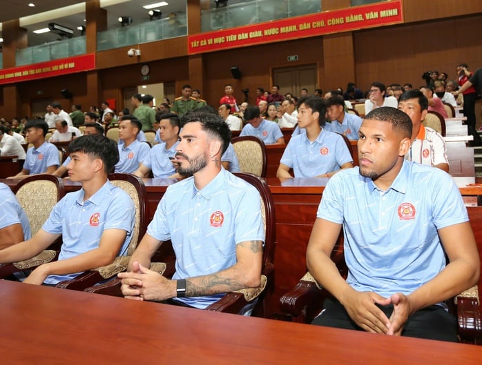 CLB Công an TP HCM ra quân hoành tráng trước mùa giải mới - Ảnh 1.