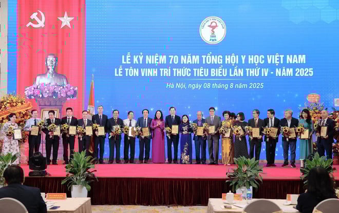 vna-potal-le-ky-niem-70-nam-tong-hoi-y-hoc-viet-nam-8198146.jpg
