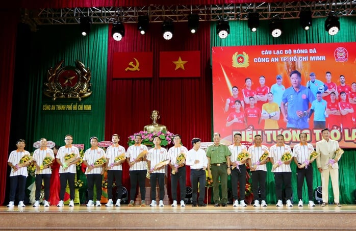 CLB Công an TP HCM ra quân hoành tráng trước mùa giải mới - Ảnh 3.