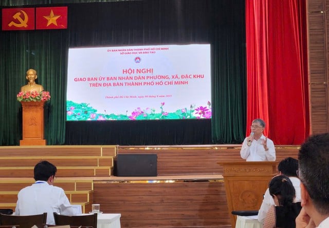 Giám đốc Sở GD-ĐT TP.HCM chỉ đạo nóng về dạy thêm học thêm, thiếu giáo viên - Ảnh 1.