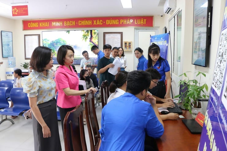 Phường Phúc Lợi phát động Chiến dịch “45 ngày đêm ra quân hỗ trợ chuyển đổi số”- Ảnh 5.