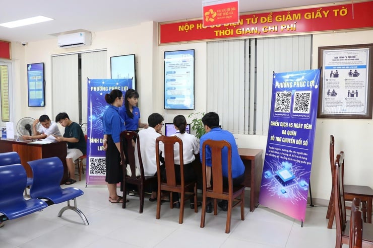 Phường Phúc Lợi phát động Chiến dịch “45 ngày đêm ra quân hỗ trợ chuyển đổi số”- Ảnh 6.