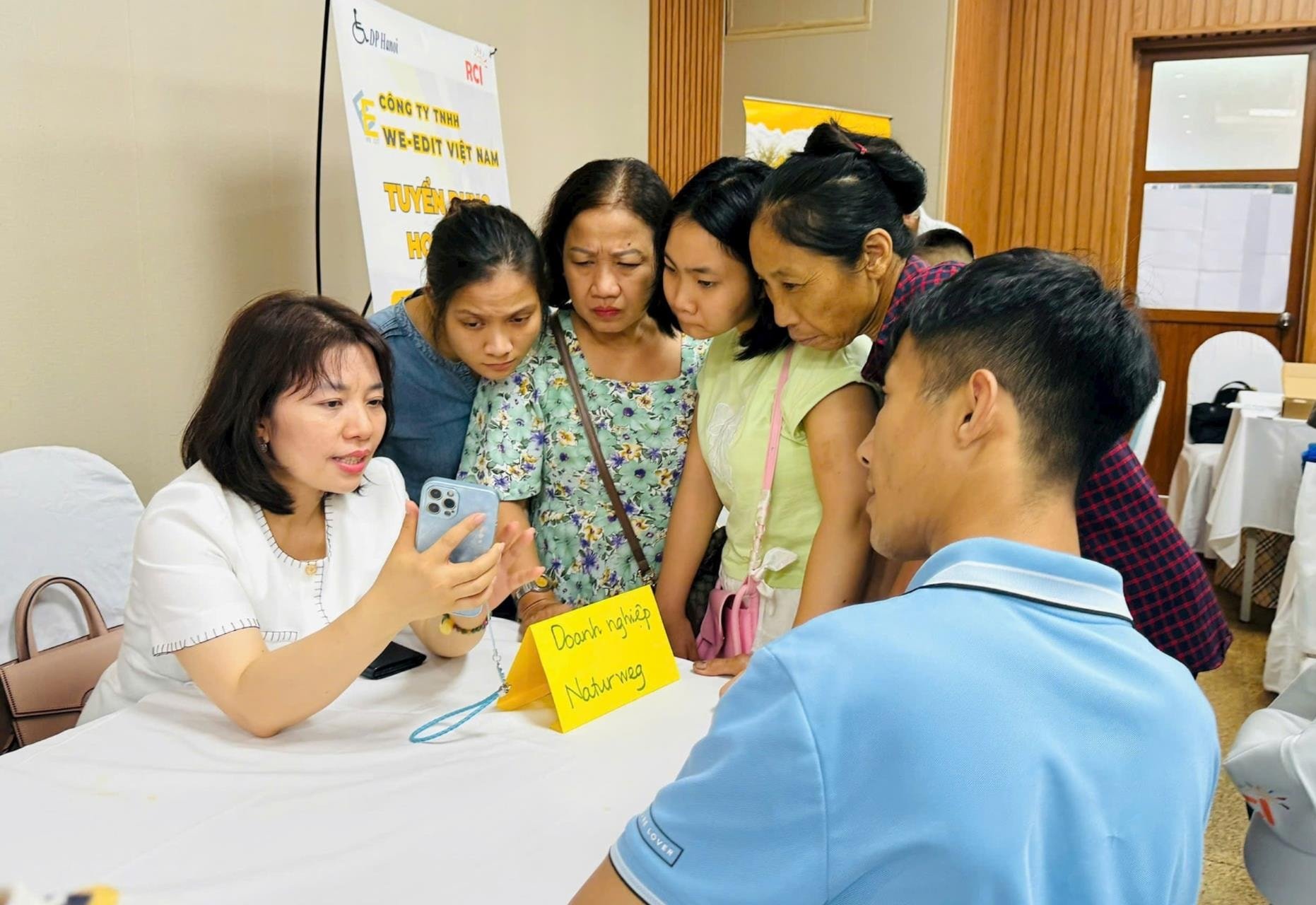 1-tu-van-thanh-nien-kt-va-gia-dinh.jpg