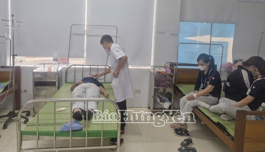 Doctors from Tien Hai General Hospital examine workers of Toyoda Gosei Hai Phong Company - Thai Binh Branch.