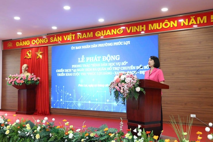 Phường Phúc Lợi phát động Chiến dịch “45 ngày đêm ra quân hỗ trợ chuyển đổi số”- Ảnh 4.