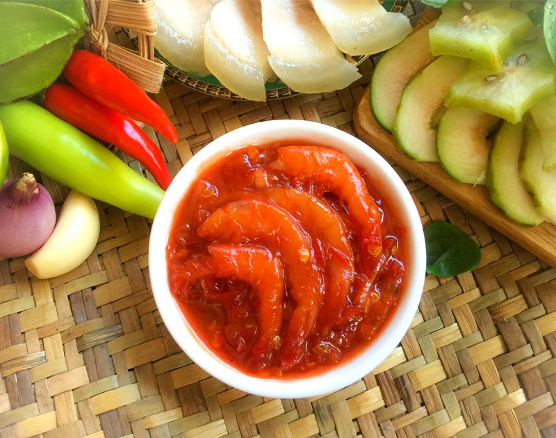 Ăn gì ở Huế? Gợi ý 10 món đặc sản Huế ngon vừa ăn vừa mua về làm quà