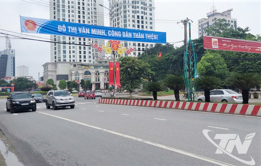 ផ្លូវកណ្តាលនៃវួដ Phan Dinh Phung តែងតែភ្លឺ បៃតង និងស្អាត។