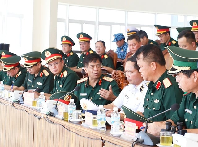 Bộ Quốc phòng kiểm tra luyện tập diễu binh trên biển - Ảnh 1.