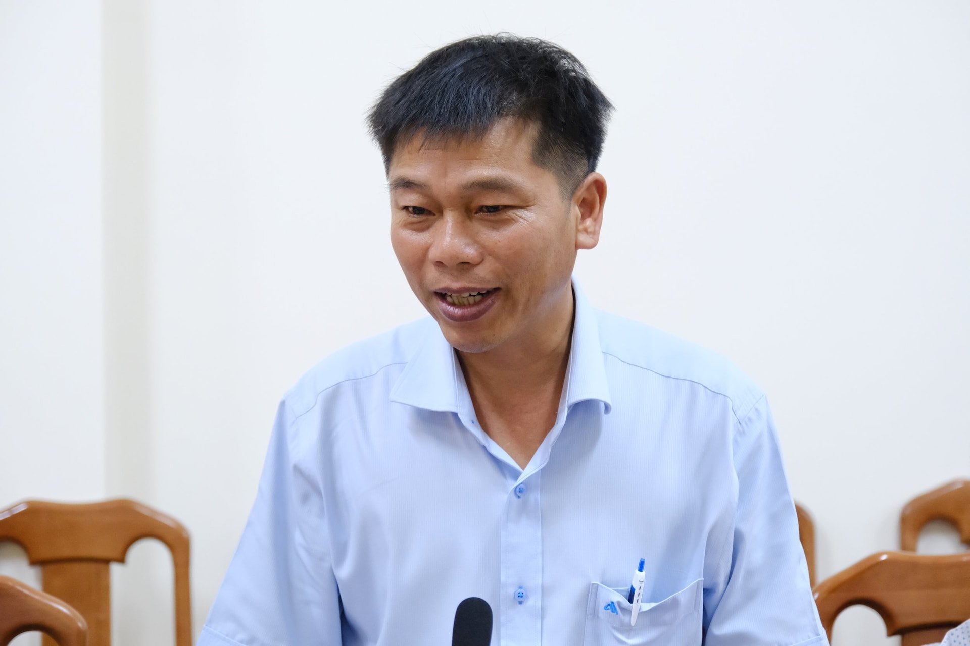 Deputy Head of the Provincial Party Committee's Propaganda and Mass Mobilization Department Huynh Minh Hai answers grassroots opinions