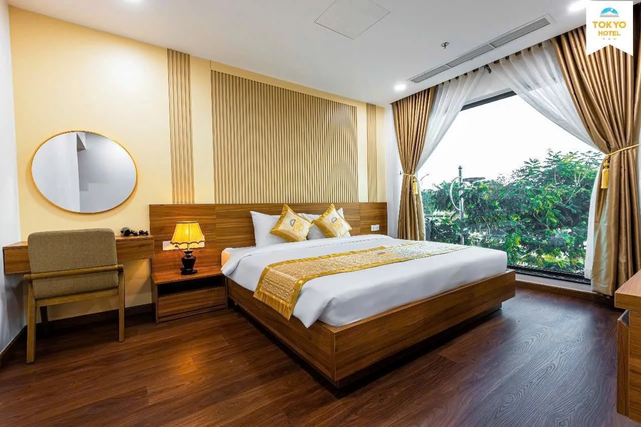 Các phòng khách sạn được trang bị rất hiện đại và không gian thoáng giúp cho du khách có cảm giác gần gũi với thiên nhiên khi lưu trú tại đây.