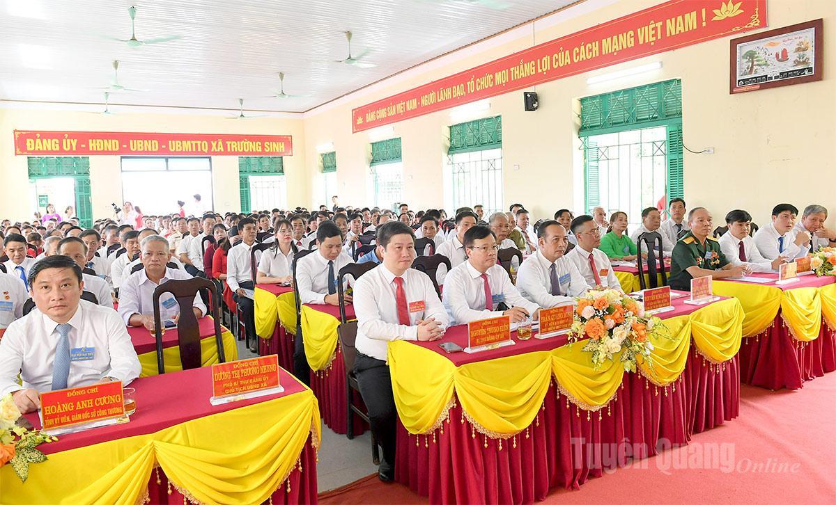 Đồng chí Chủ nhiệm Ủy ban kiểm tra Tỉnh ủy Trần Quang Minh và các đại biểu dự Đại hội đại biểu Đảng bộ xã Trường Sinh.