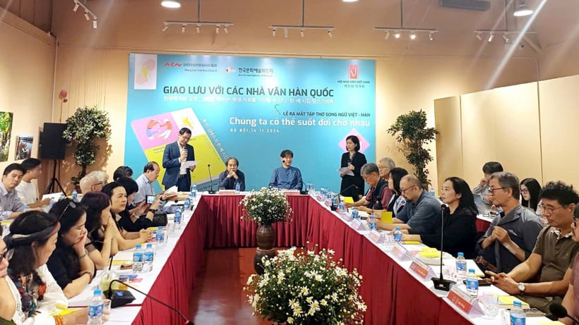 Hội Nhà văn Việt Nam giao lưu với các nhà văn Hàn Quốc.