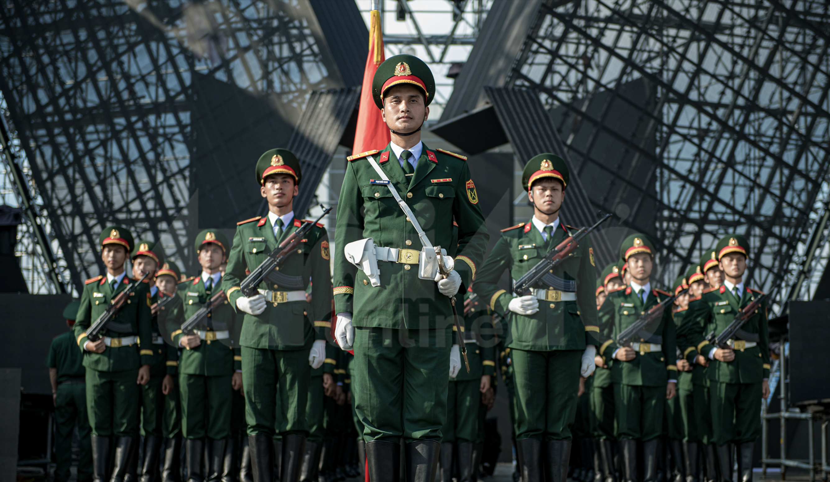 68 quân nhân Trường Sĩ quan Lục quân 1 tập luyện tái hiện duyệt binh tại Nga trên sân Mỹ Đình