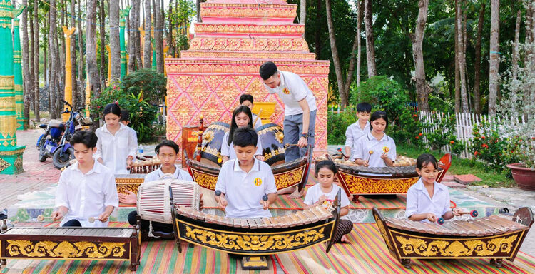 ទៅលេងភូមិ An Phu ដើម្បីស្តាប់ចំរៀងខ្មែរ