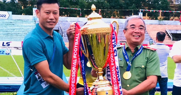 កីឡាករចំណូលថ្មី V-League រំពឹងថានឹងមានទេពកោសល្យយុទ្ធសាស្ត្រពីគ្រូបង្វឹក Thach Bao Khanh