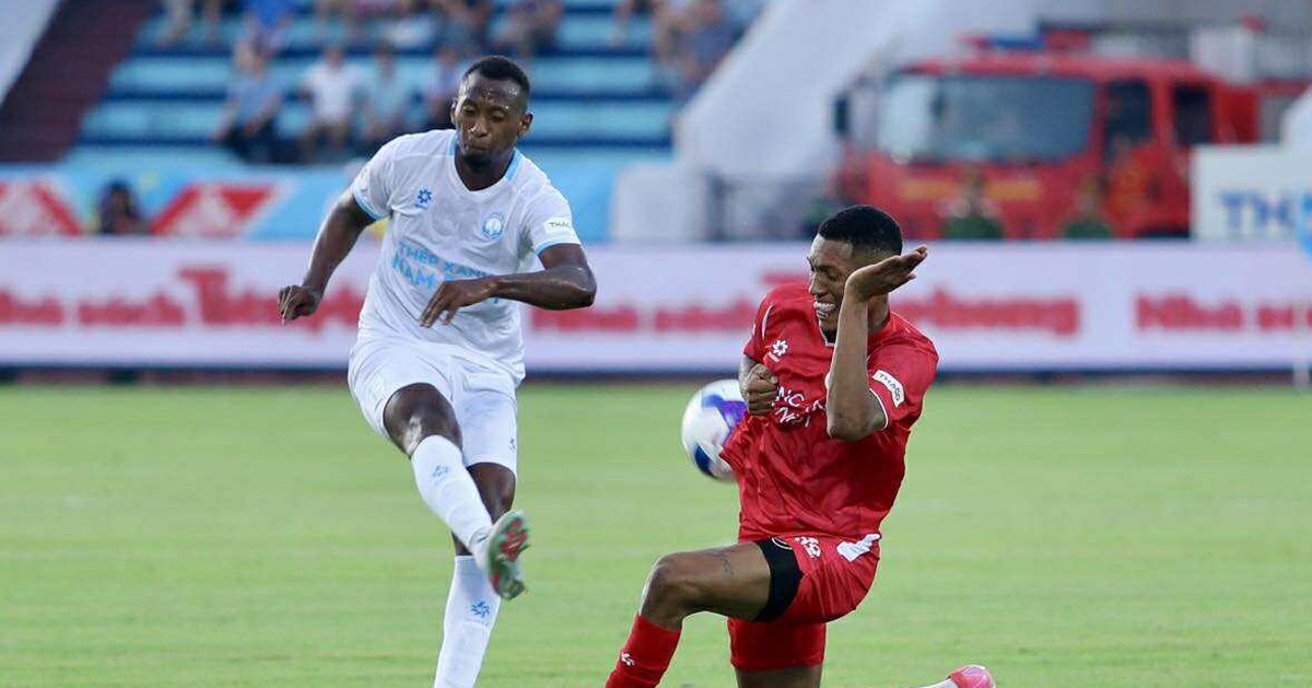 Nam Định - Công An Hà Nội (hiệp 1) 0-1: Alan mở tỉ số
