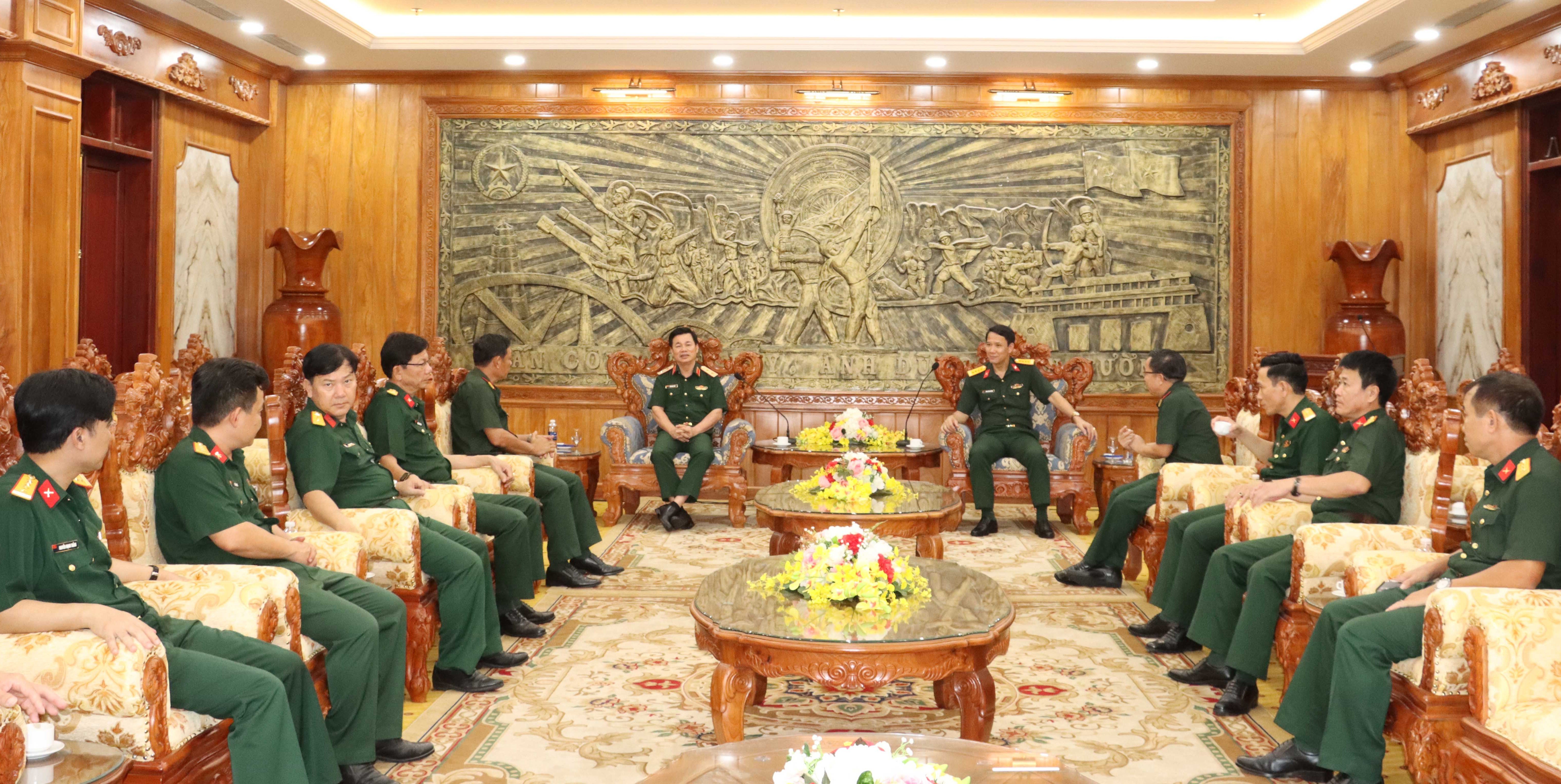 អគ្គនាយករងនៃអគ្គនាយកដ្ឋាននយោបាយ បានចុះសួរសុខទុក្ខ និងបំពេញការងារនៅបញ្ជាការដ្ឋានយោធាទីក្រុង Hue