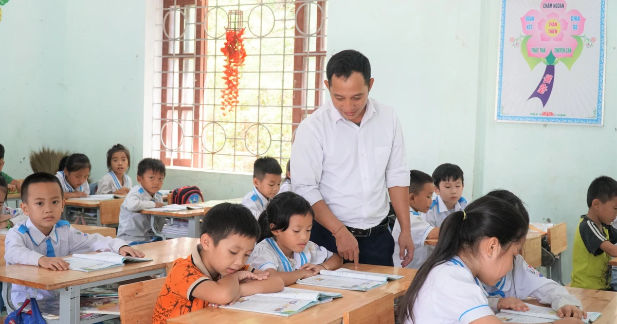 Commune-level education staff 'work and study'