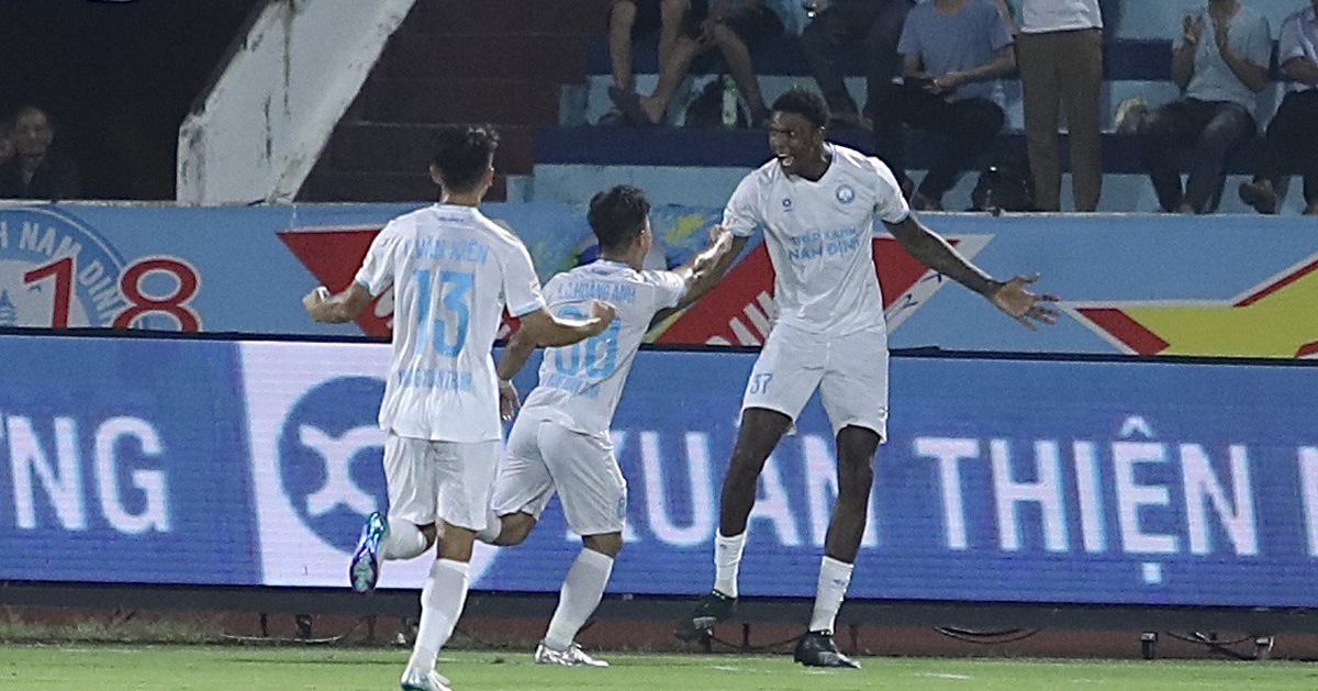 Nam Định - Công An Hà Nội (hiệp 2) 1-2: Leo Artur nâng tỉ số