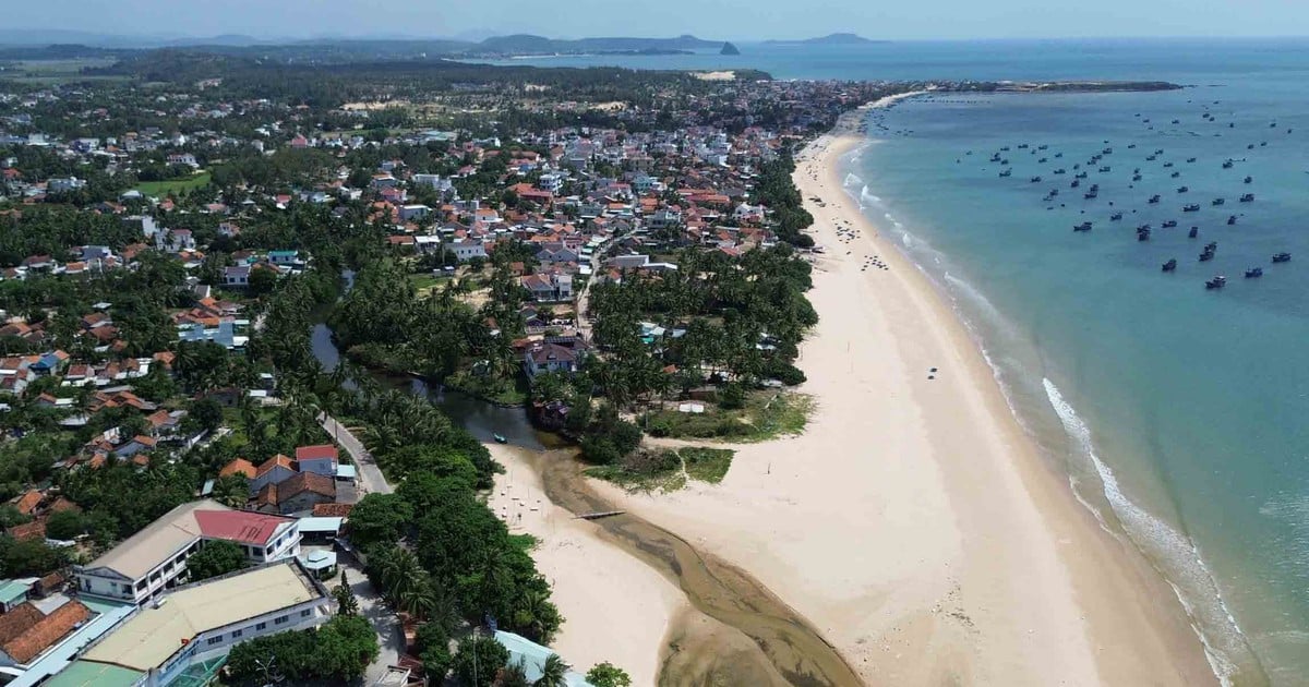 Long Thủy, dòng nước hình rồng ôm lấy làng biển